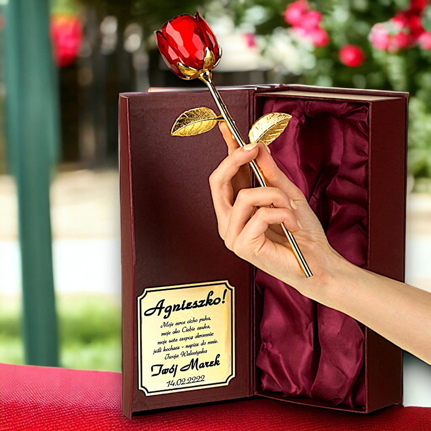 Kryształowa róża z grawerem dla dziewczyny